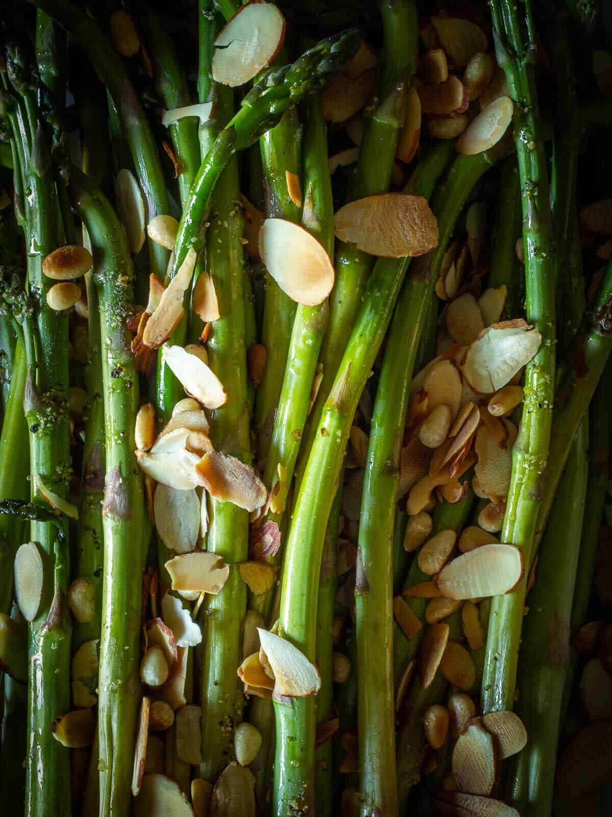 Grilled Asparagus with almonds