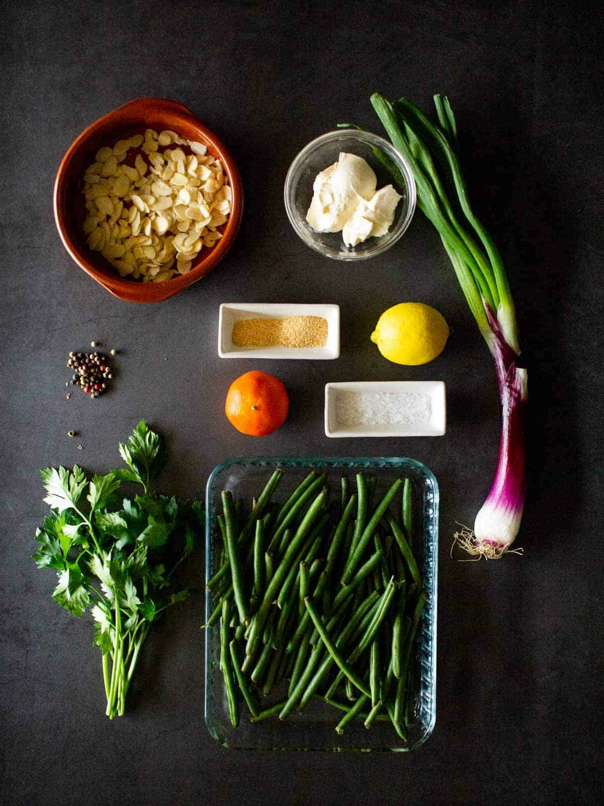 ingredientes para receta de judías verdes con almendras tostadas.