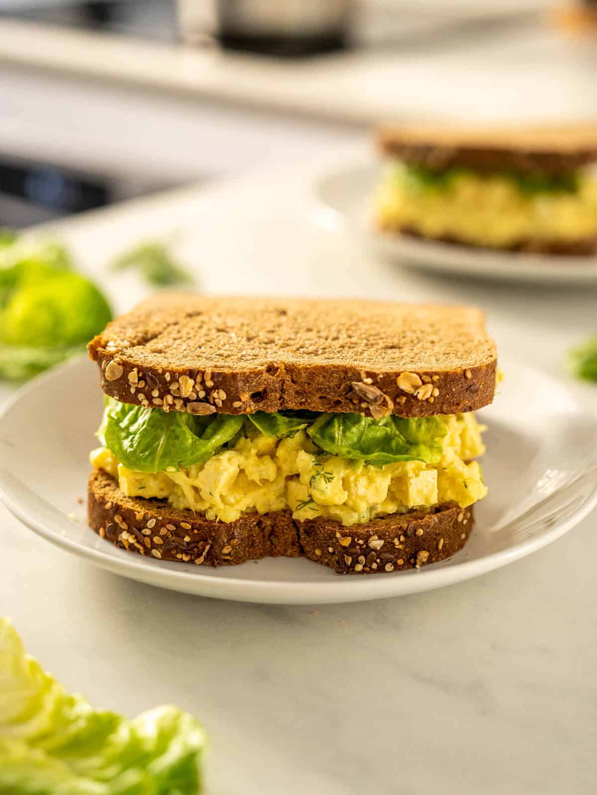 sandwich de ensalada de huevo vegano