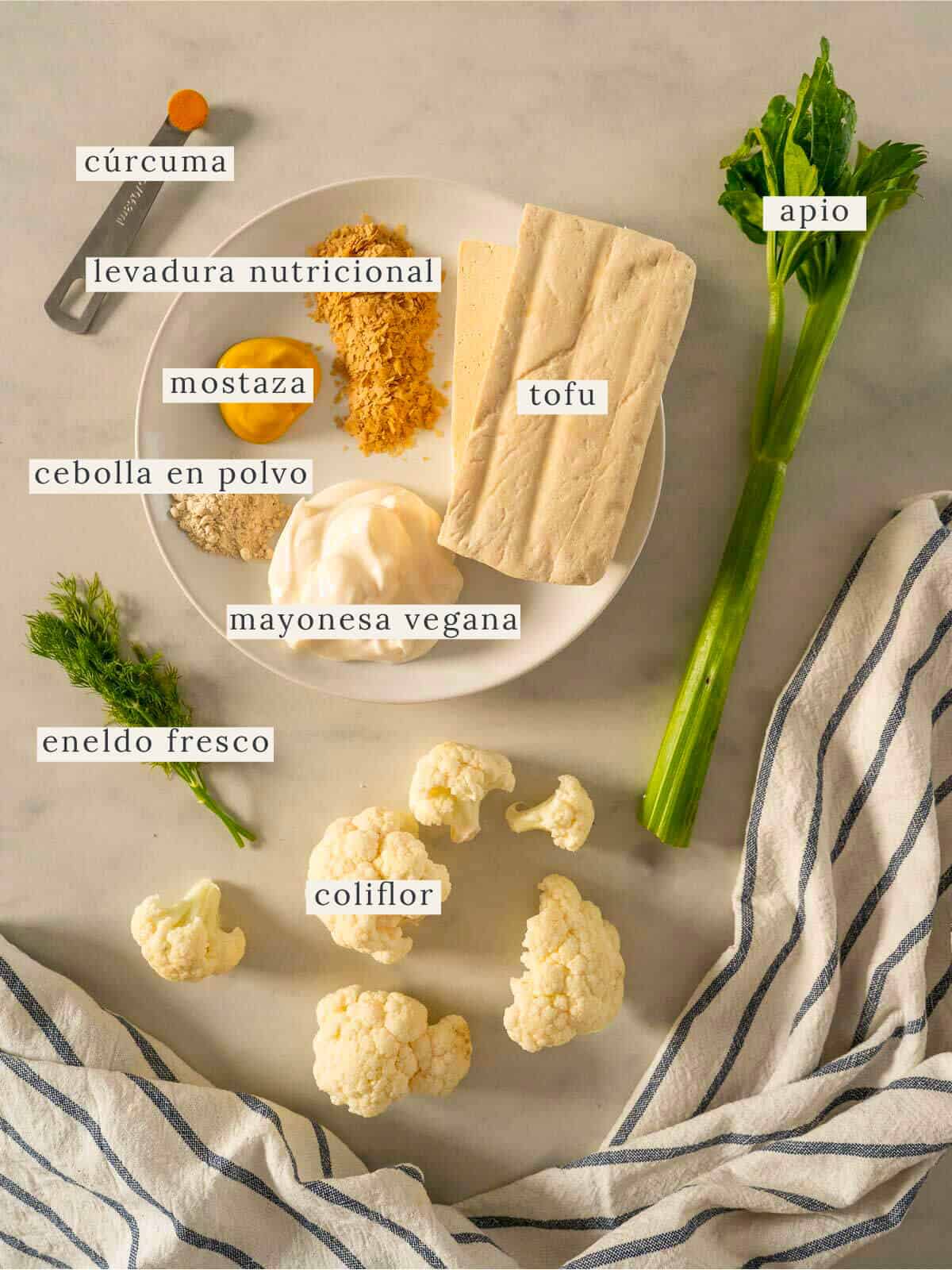 ingredientes de ensalada de huevo vegano