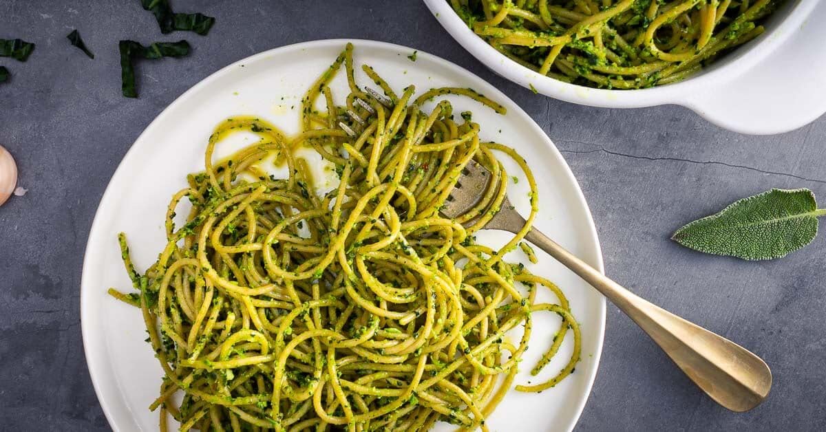 Pesto de Kale Vegano (Saludable, Fácil y Rápido) Nómadas Gourmet