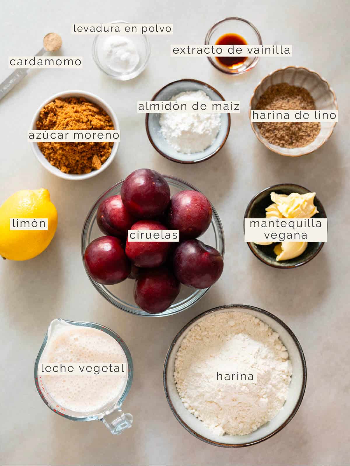 ingredientes para preparar torta de ciruela.