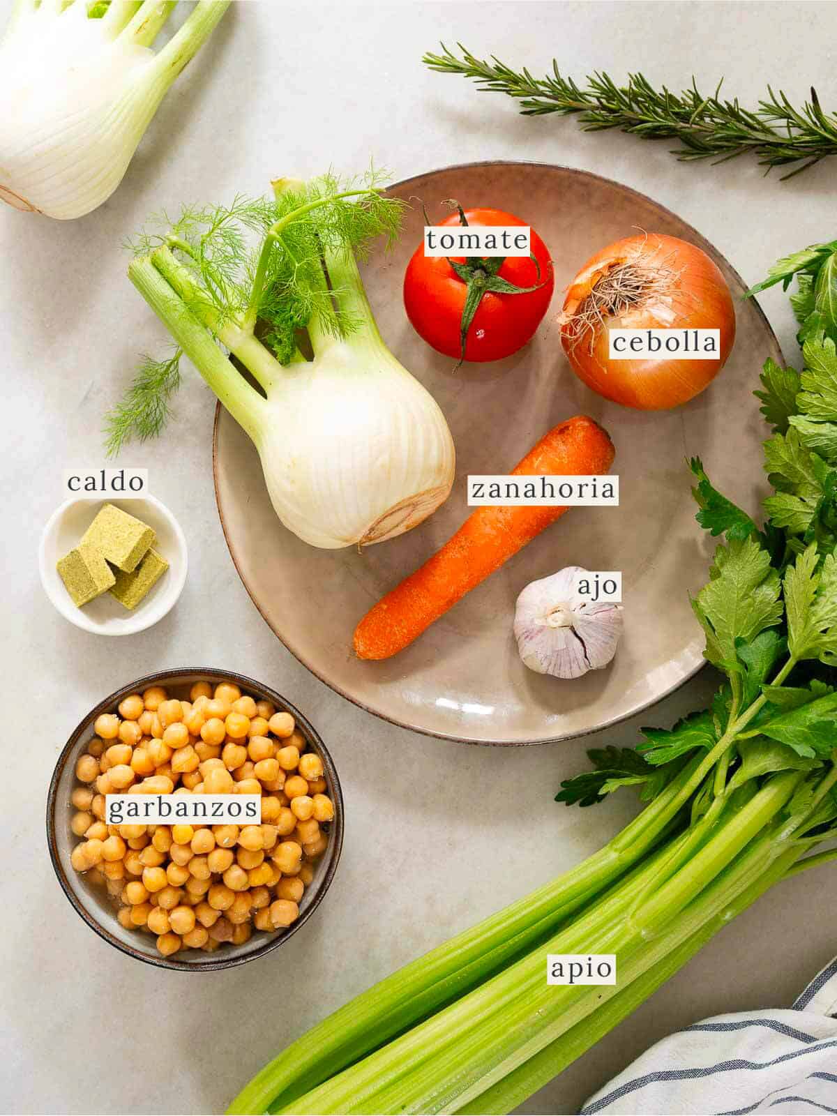 ingredientes para preparar sopa de hinojo.