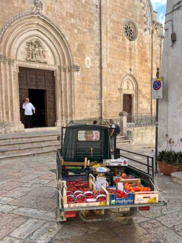 Fachada de la catedral en Ostuni.