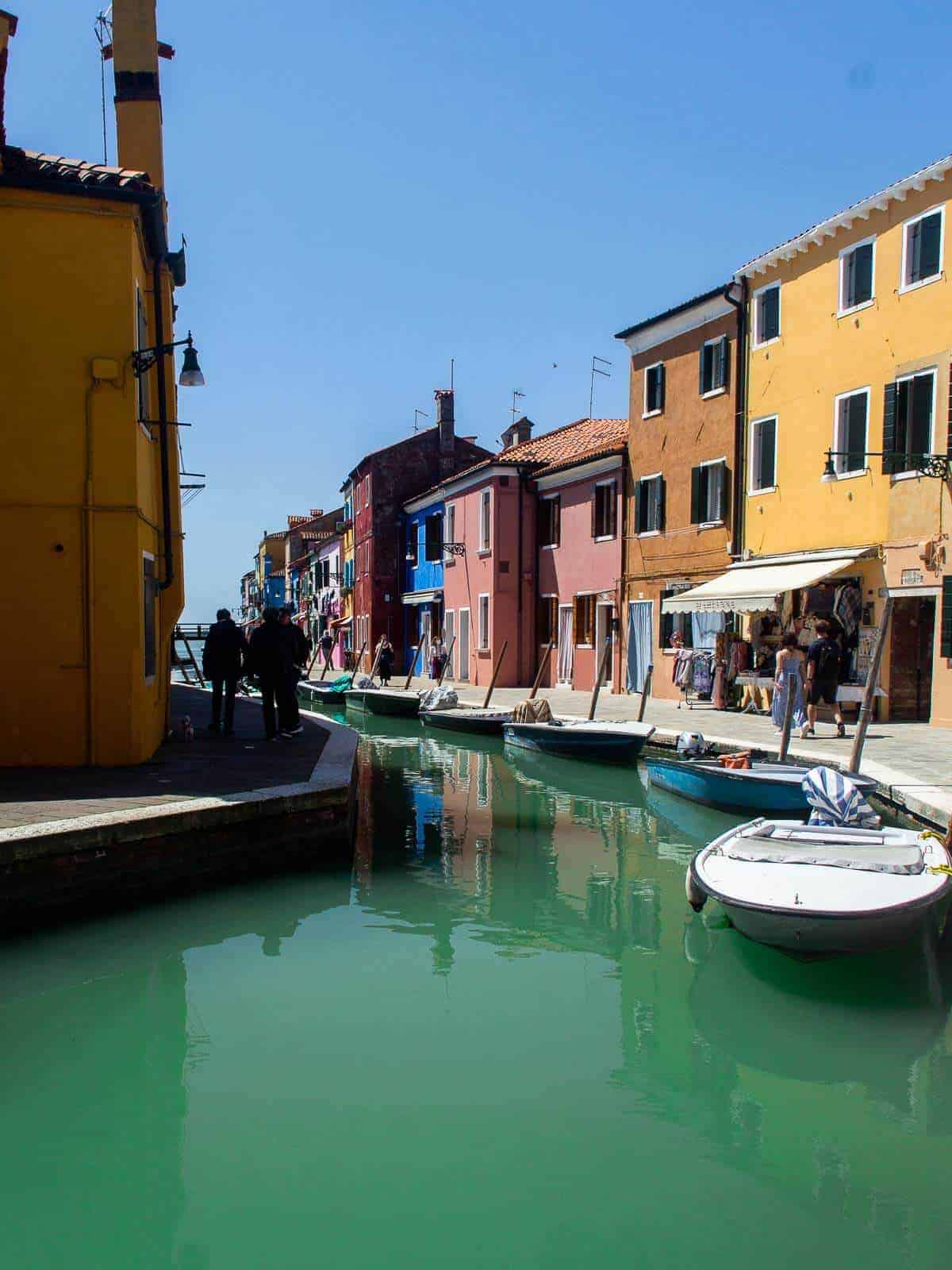 casas de colores en murano, venecia.