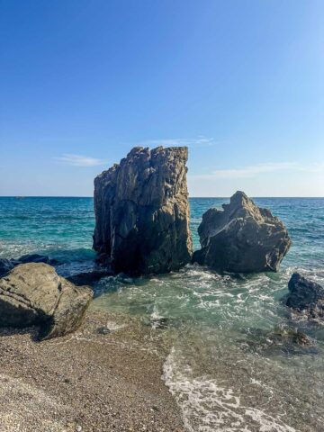 Pedregón en una Playa de Maro en Nerja.