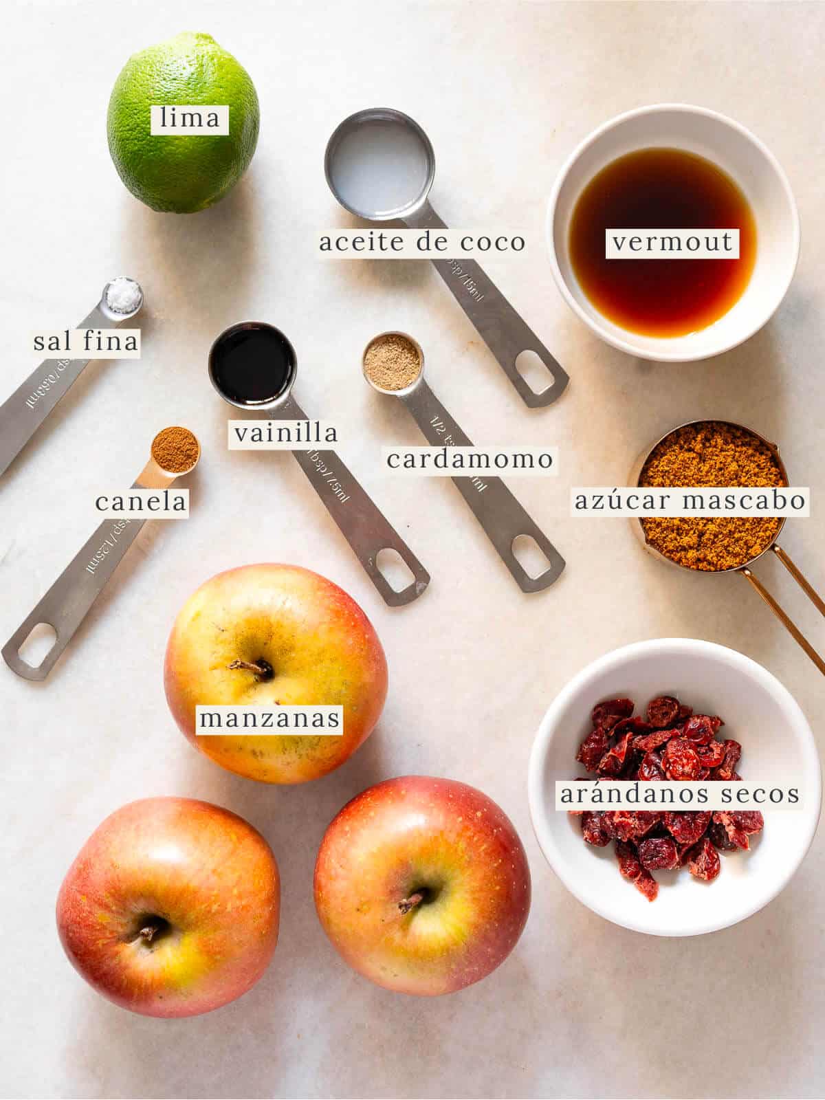 ingredientes etiquetados para empanadas de manzanas.