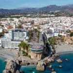 vista aérea del Balcón de Europa en Nerja.