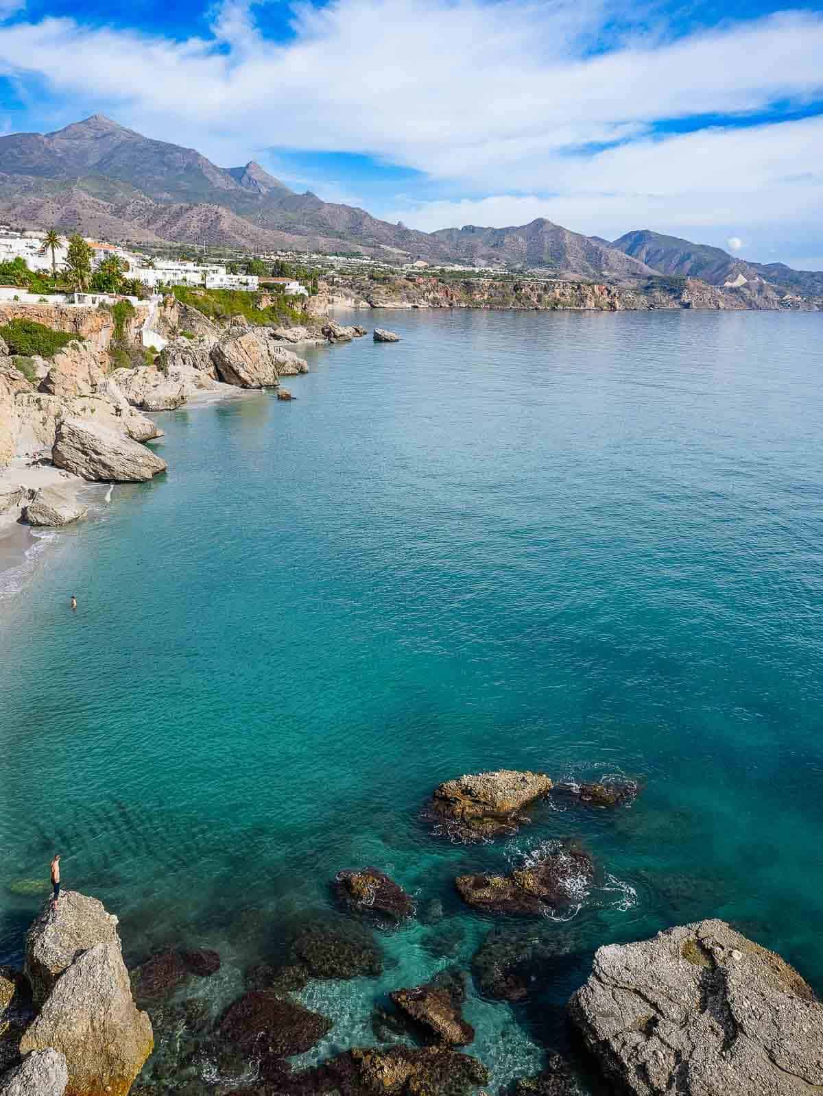 Playa virgen en Nerja.