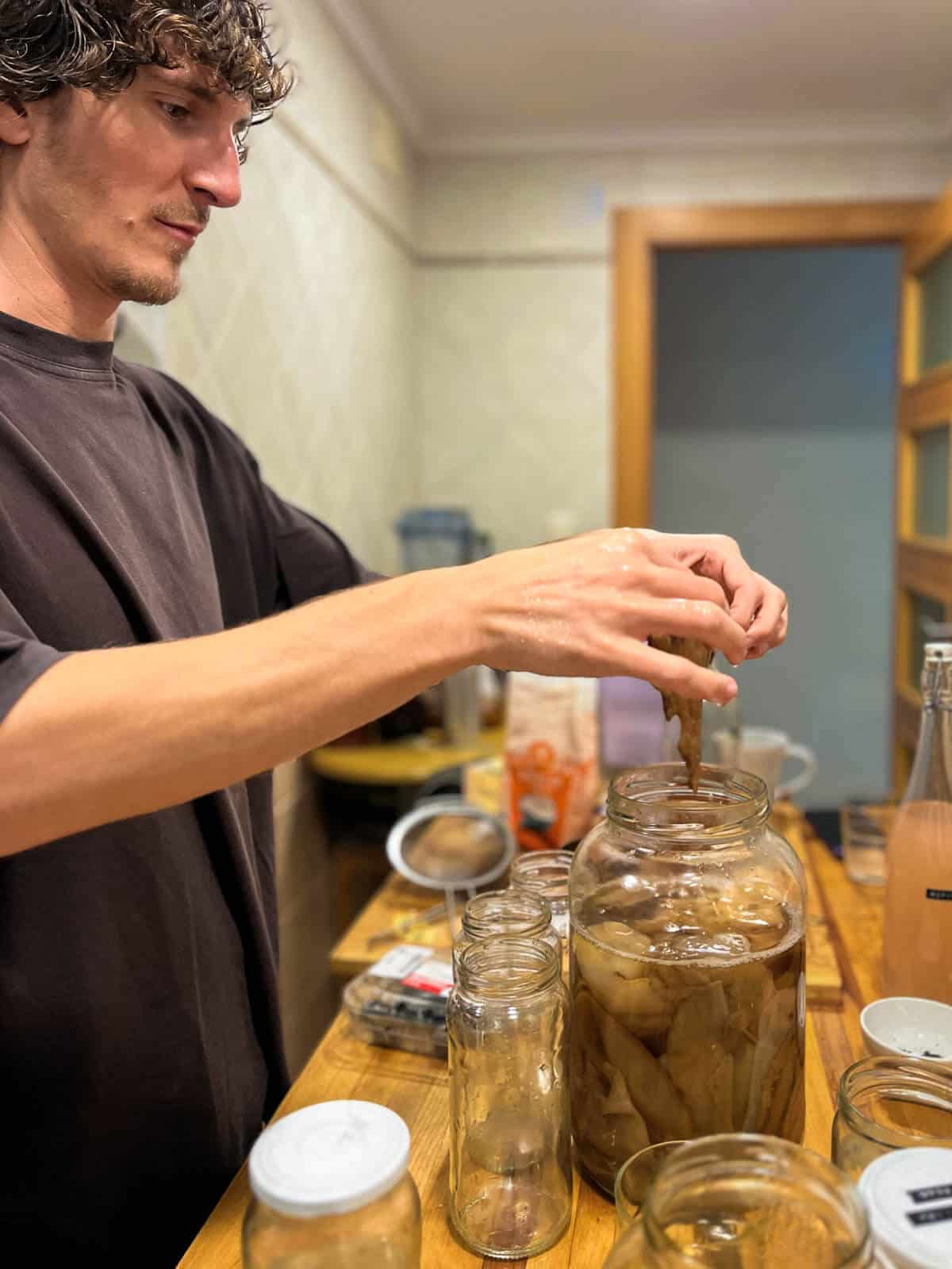 Clase privada de cocina en estudio Nómadas Gourmet Málaga.