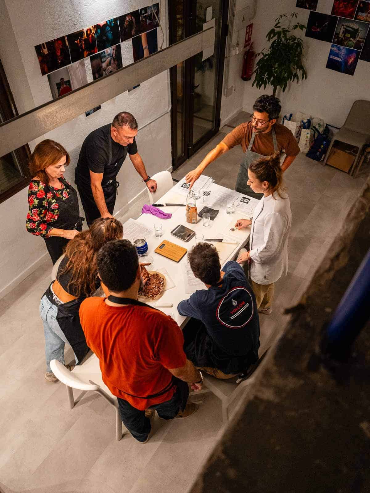 Participantes en taller de cocina en Málaga.